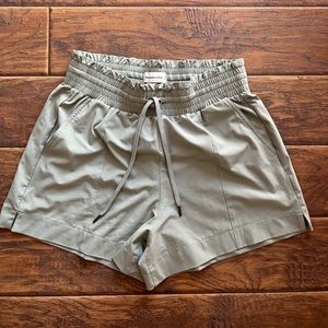 Abercrombie Traveler Shorts, size: M